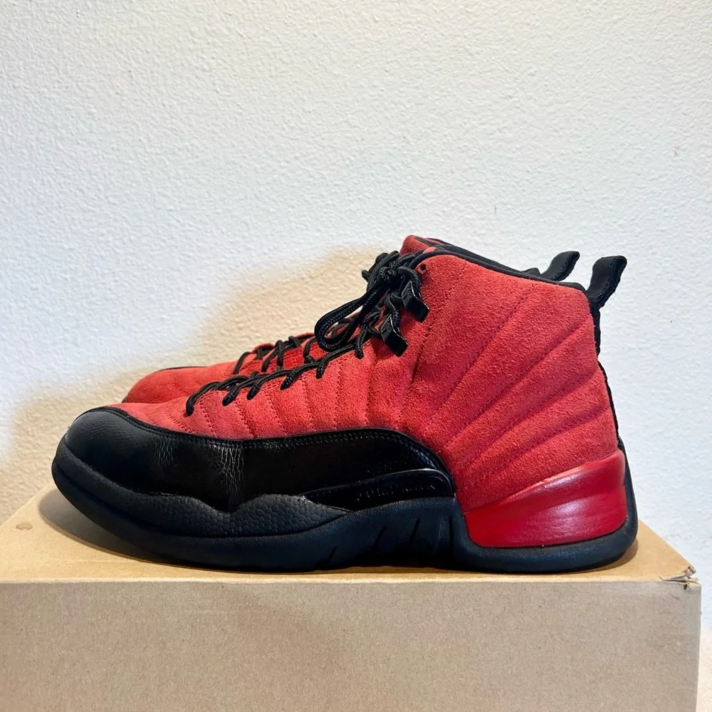 AUTHENTIC Jordan 12 Retro Reverse Flu Game size 10.5 CT8013-602 2020 PRE-OWNED